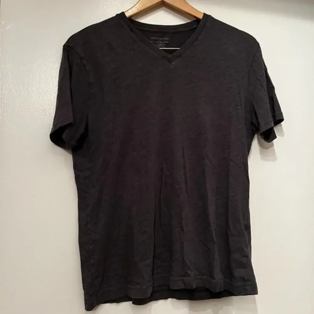 Banana Republic‎ Gray Premium Wash Tee (Size Medium)